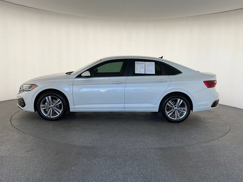 Used 2022 Volkswagen Jetta SE FWD image 9