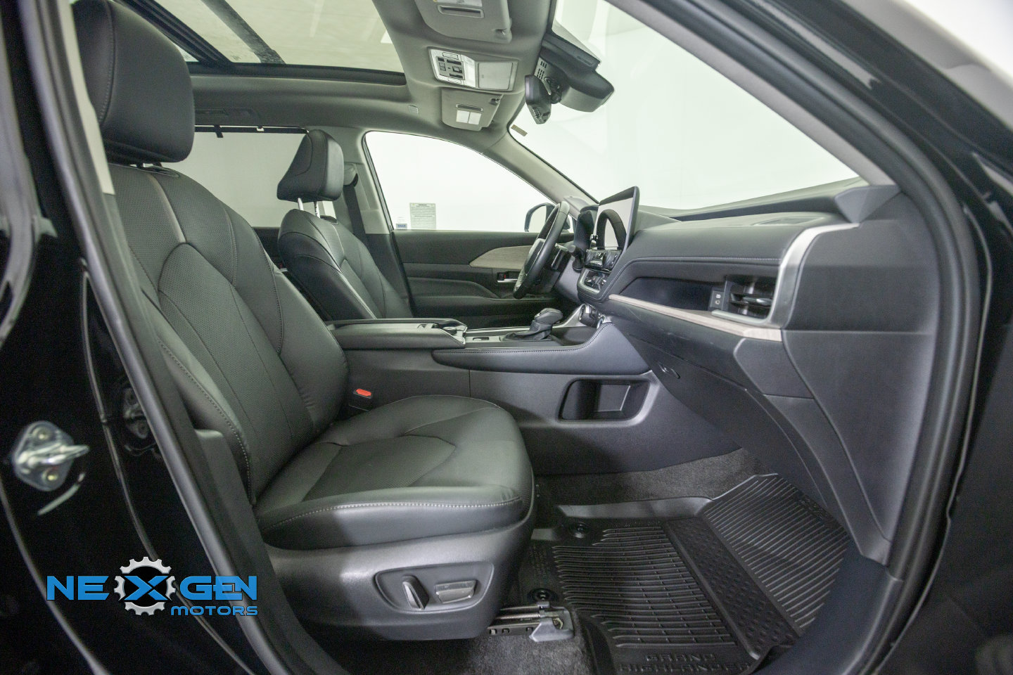 Used 2026 Toyota Grand Highlander AWD image 8