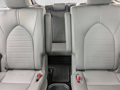 Used 2024 Toyota Highlander XLE FWD image 15