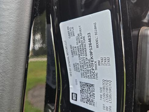 Used 2023 Chevrolet Colorado ZR2 w/ ZR2 Convenience Package III AWD/4WD image 32