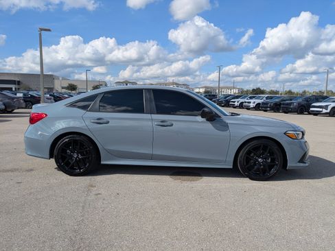 Used 2024 Honda Civic Sport image 4