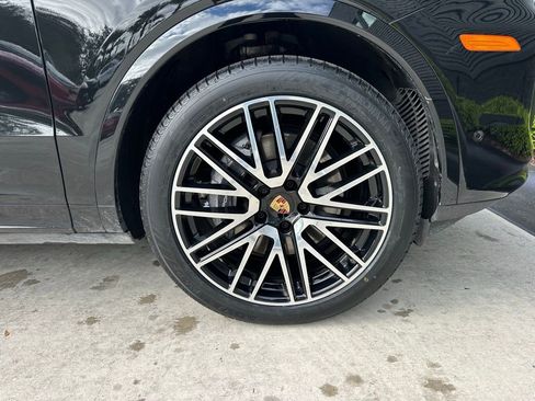 Used 2024 Porsche Cayenne Coupe image 13
