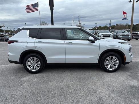 New 2026 Mitsubishi Outlander ES image 7