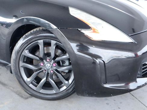 Used 2017 Nissan 370Z Coupe RWD image 4