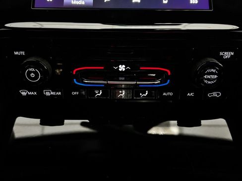 Certified 2025 Jeep Grand Cherokee Laredo X w/ Trailer Tow Package image 16