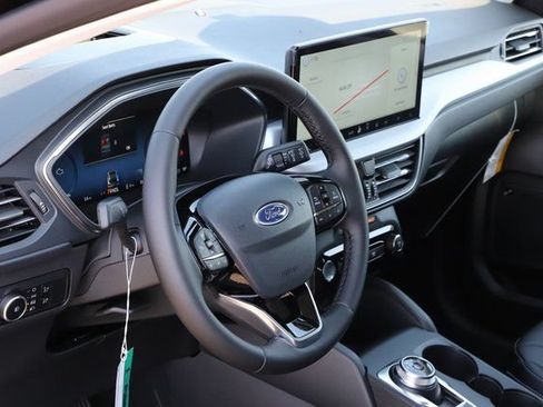 Used 2025 Ford Escape SE w/ PHEV Premium Package FWD image 13