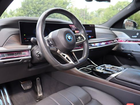 Used 2023 BMW i7 xDrive60 AWD/4WD image 11