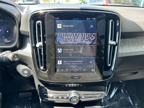 Used 2024 Volvo XC40 B5 Plus w/ Protection Package Premier AWD/4WD image 18