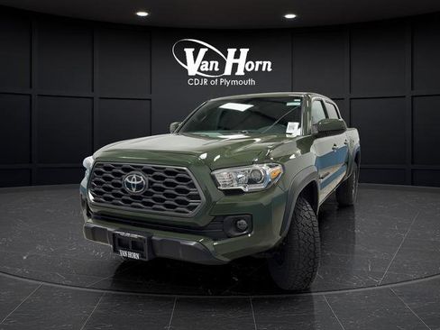 Used 2021 Toyota Tacoma TRD Off-Road AWD/4WD image 3