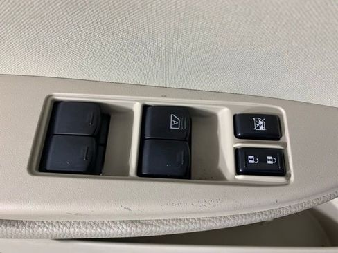 Used 2010 Subaru Outback 2.5i Premium image 26