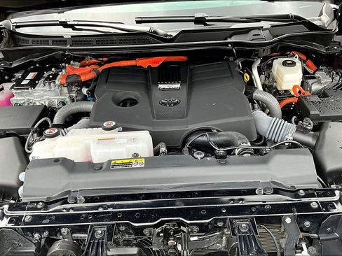 Used 2025 Toyota Sequoia Platinum image 32