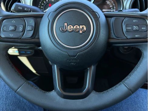 Used 2023 Jeep Wrangler Unlimited AWD/4WD image 11