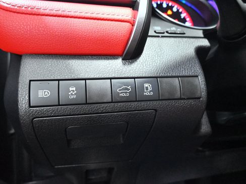 Used 2019 Toyota Camry XSE FWD image 9