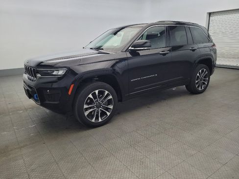 Used 2022 Jeep Grand Cherokee Overland w/ Luxury Tech Group IV AWD/4WD image 2