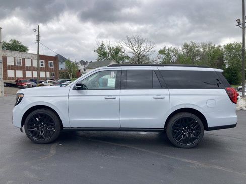 New 2026 Ford Expedition Max Platinum AWD/4WD image 3