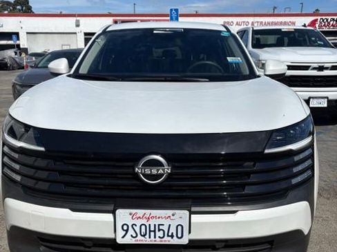 Used 2025 Nissan Kicks SV image 2