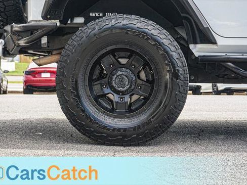 Used 2018 Jeep Wrangler Unlimited Sahara AWD/4WD image 16