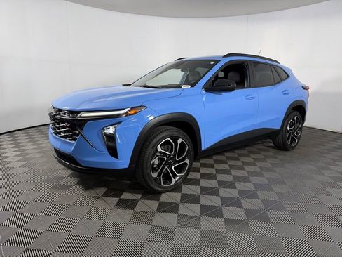 Used 2024 Chevrolet Trax RS w/ Sunroof Package FWD image 4