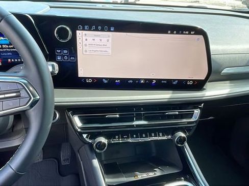 Used 2025 Chevrolet Traverse LT image 15