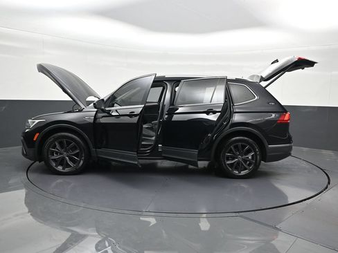 Used 2022 Volkswagen Tiguan SE w/ Panoramic Sunroof Package AWD/4WD image 32
