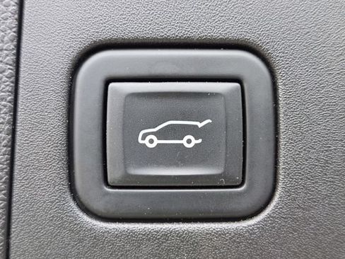 Used 2023 Cadillac XT4 Premium Luxury FWD image 36