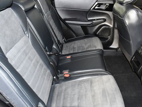 Used 2024 Mitsubishi Outlander SE AWD/4WD image 43