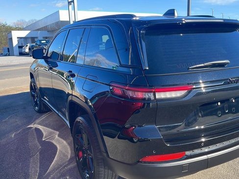 Used 2024 Jeep Grand Cherokee Limited w/ Black Appearance Package image 6