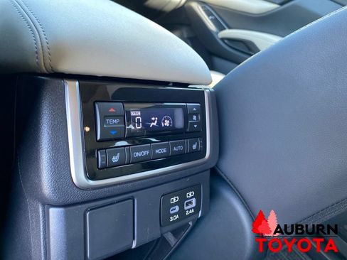 Used 2025 Subaru Ascent Limited AWD/4WD image 30