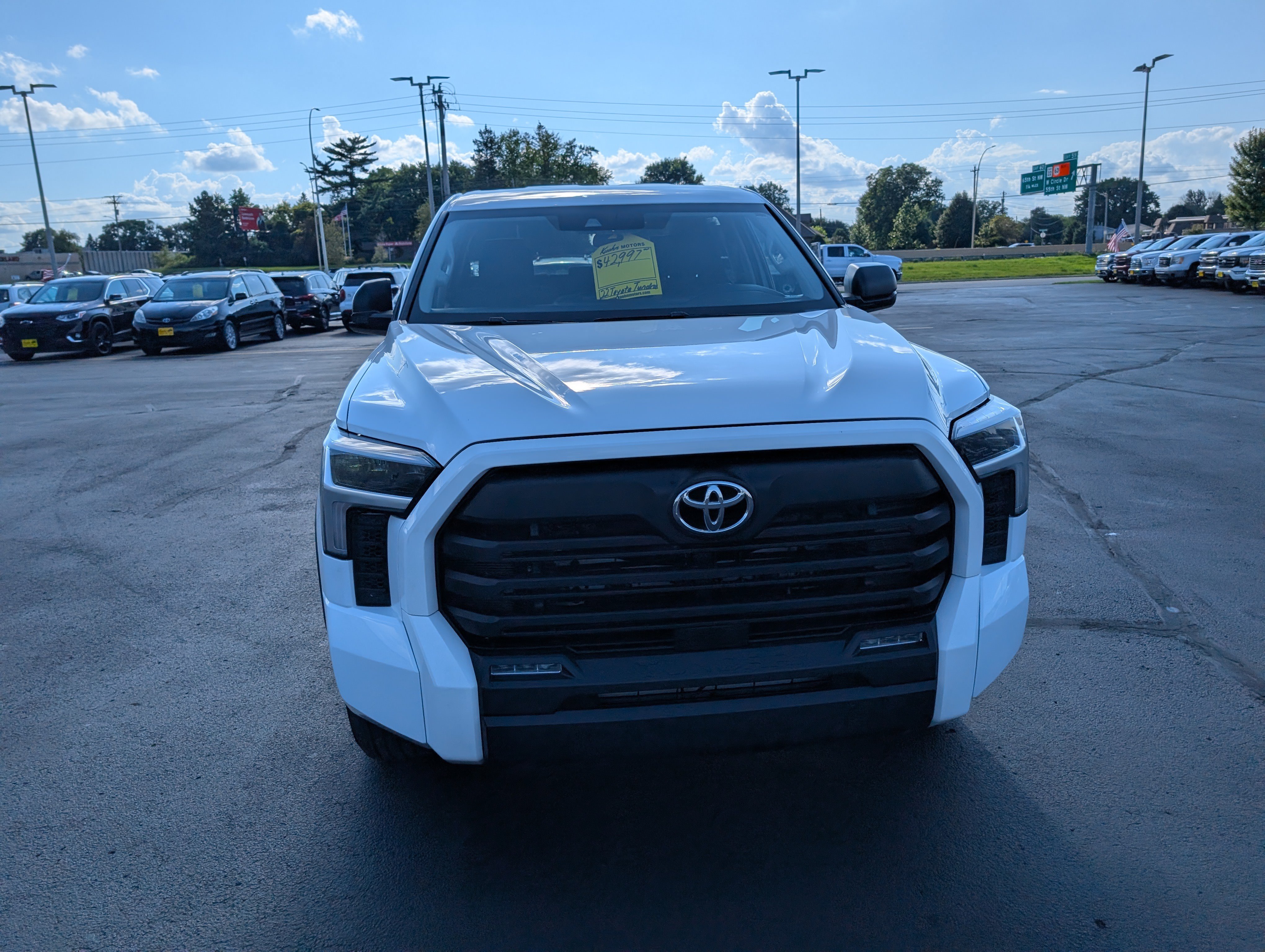 Used 2022 Toyota Tundra SR5 AWD/4WD image 3