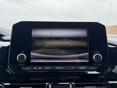 Used 2023 Nissan Pathfinder SV image 16