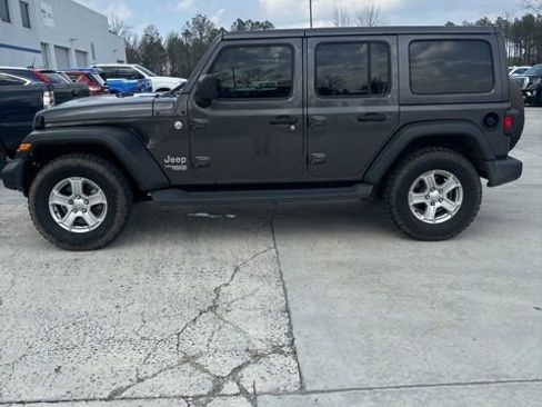 Used 2019 Jeep Wrangler Unlimited Sport S image 3