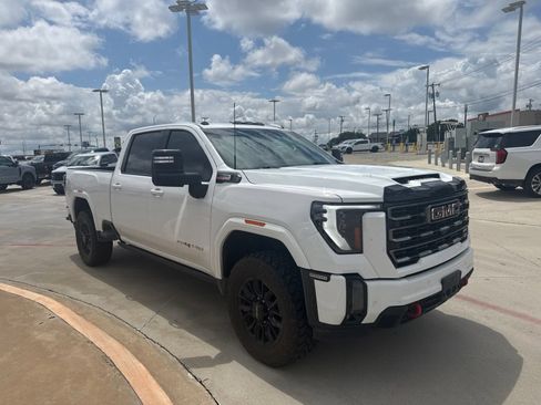 Used 2024 GMC Sierra 2500 AT4 w/ AT4 Premium Plus Package AWD/4WD image 3