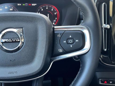 Used 2022 Volvo XC40 T5 Momentum AWD/4WD image 19