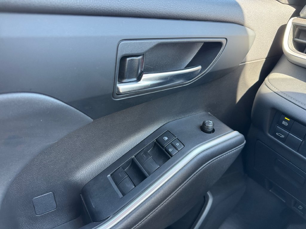 Certified 2021 Toyota Highlander XLE AWD/4WD image 11