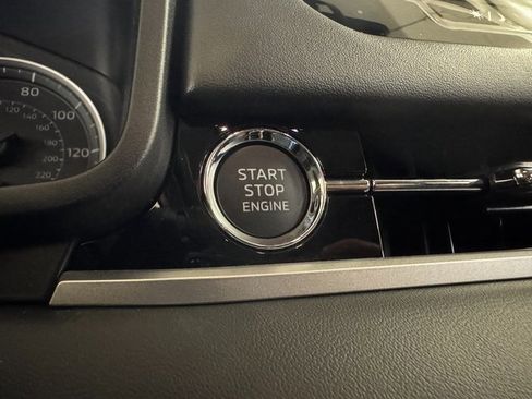 New 2026 Mitsubishi Outlander SE image 12