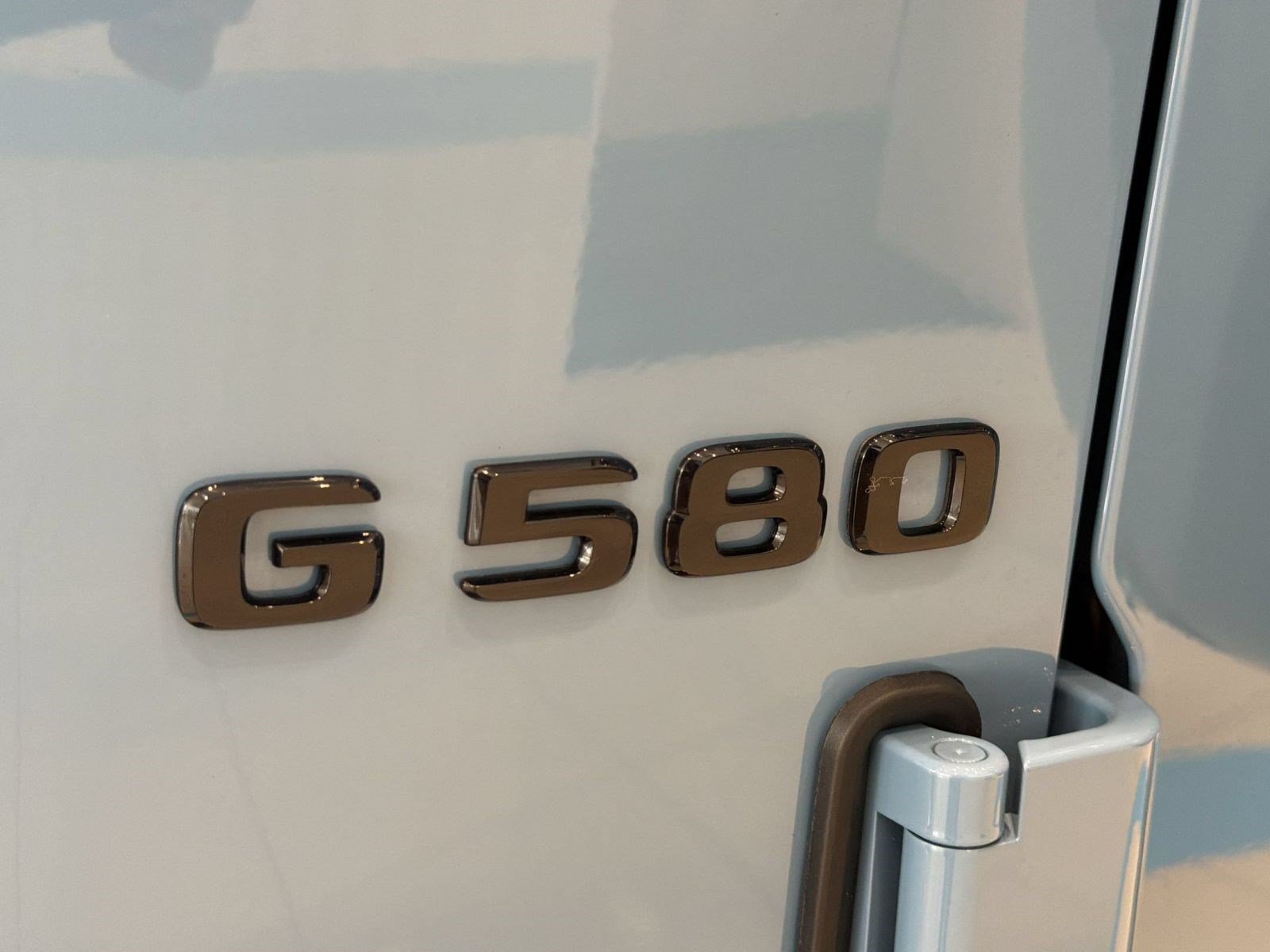 New 2027 Mercedes-Benz G 580 e image 32
