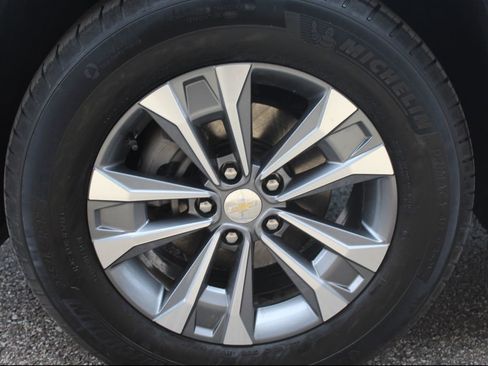 Used 2025 Chevrolet Equinox LT w/ Convenience Package II image 9