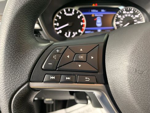 Used 2025 Nissan Altima 2.5 SV FWD image 18