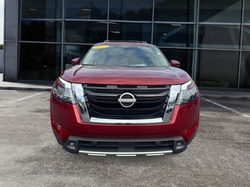 Used 2023 Nissan Pathfinder SL image 2