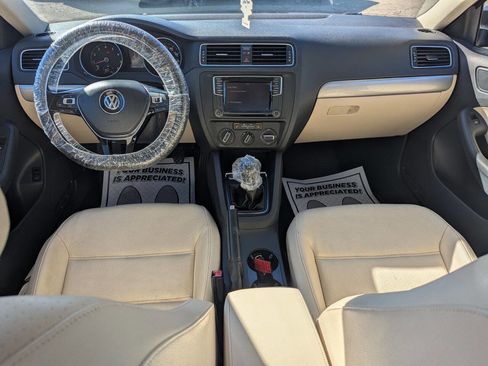 Used 2018 Volkswagen Jetta SE image 16