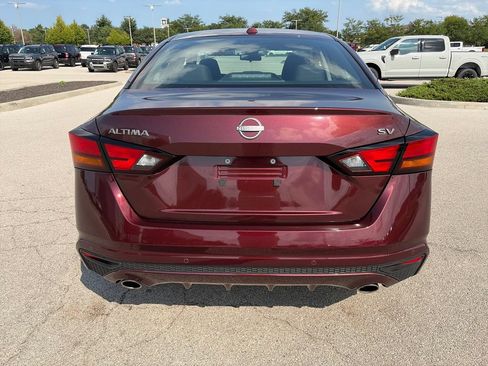 Used 2024 Nissan Altima 2.5 SV w/ SV Premium Package FWD image 6