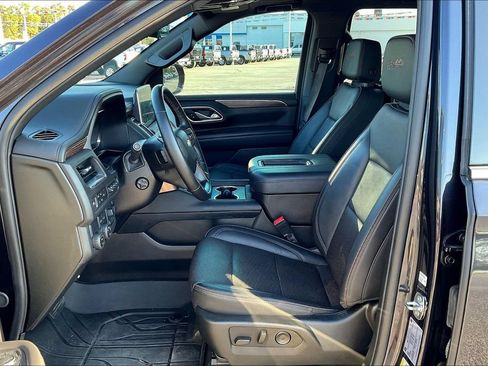 Used 2024 Chevrolet Suburban High Country RWD image 23