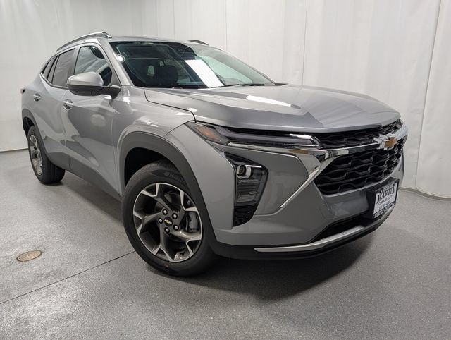 New 2026 Chevrolet Trax LT w/ Sunroof Package FWD image 2