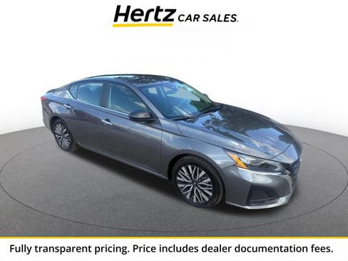 Used 2025 Nissan Altima 2.5 SV FWD image 1