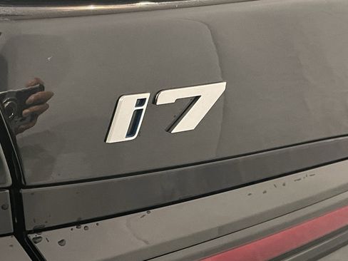 Used 2024 BMW i7 xDrive60 w/ Executive Package image 25