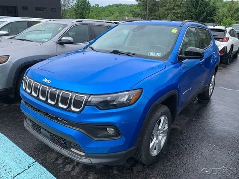 Used 2022 Jeep Compass Latitude w/ Convenience Group AWD/4WD image 1