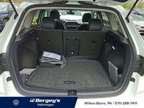 Used 2025 Volkswagen Taos SE AWD/4WD image 31