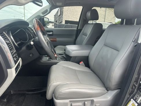 Used 2020 Toyota Sequoia Platinum RWD image 11