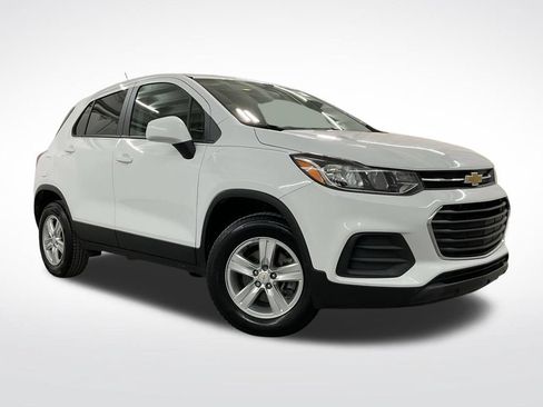 Used 2020 Chevrolet Trax LS w/ Tint and Cruise Package AWD/4WD image 4
