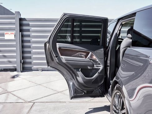 Used 2024 Land Rover Range Rover SE image 25